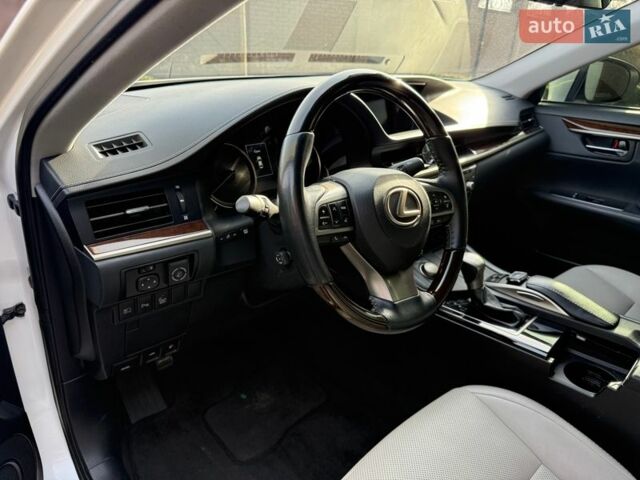 Белый Лексус ЕС, объемом двигателя 3.5 л и пробегом 175 тыс. км за 23400 $, фото 79 на Automoto.ua