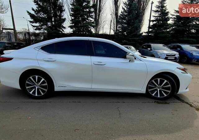 Белый Лексус ЕС, объемом двигателя 2.5 л и пробегом 128 тыс. км за 28000 $, фото 2 на Automoto.ua