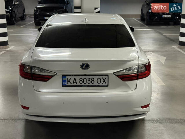 Белый Лексус ЕС, объемом двигателя 2.5 л и пробегом 100 тыс. км за 29700 $, фото 4 на Automoto.ua