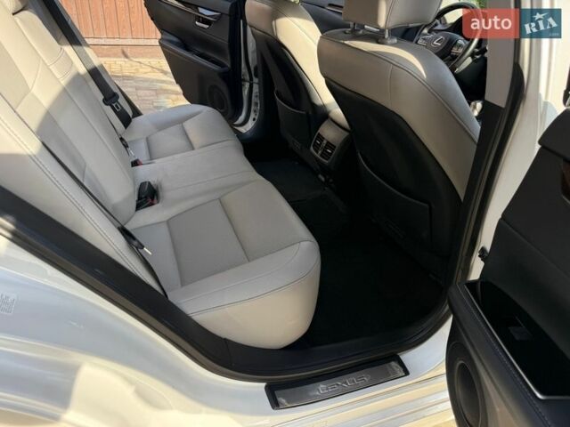 Белый Лексус ЕС, объемом двигателя 3.5 л и пробегом 175 тыс. км за 23400 $, фото 37 на Automoto.ua