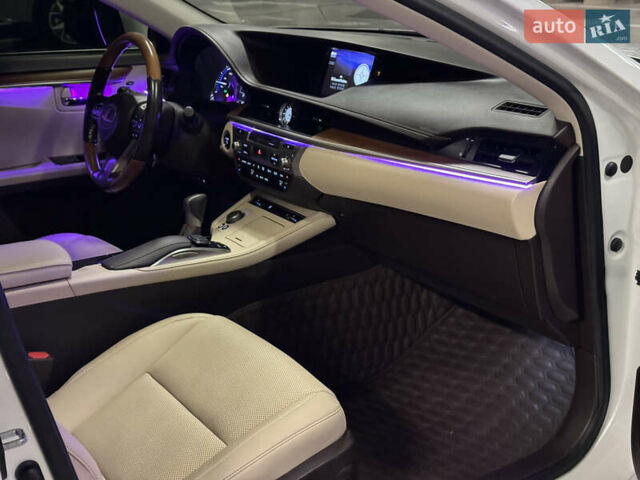 Белый Лексус ЕС, объемом двигателя 2.5 л и пробегом 100 тыс. км за 29700 $, фото 21 на Automoto.ua