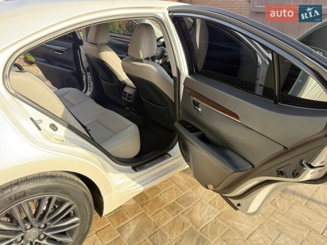 Белый Лексус ЕС, объемом двигателя 3.5 л и пробегом 175 тыс. км за 23400 $, фото 32 на Automoto.ua