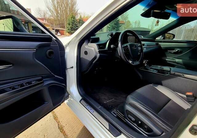 Белый Лексус ЕС, объемом двигателя 2.5 л и пробегом 128 тыс. км за 28000 $, фото 14 на Automoto.ua