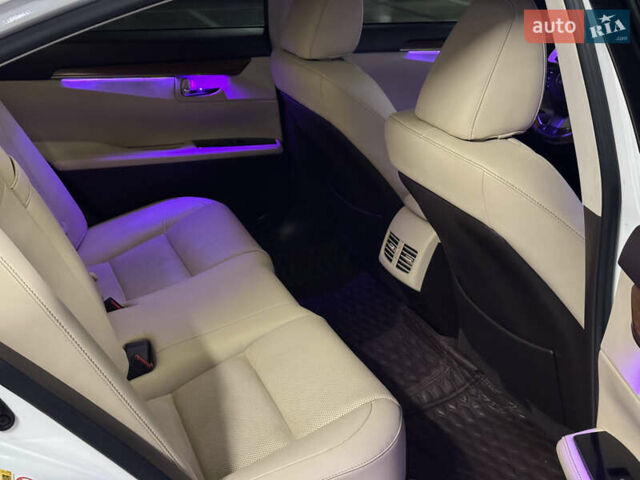 Белый Лексус ЕС, объемом двигателя 2.5 л и пробегом 100 тыс. км за 29700 $, фото 19 на Automoto.ua