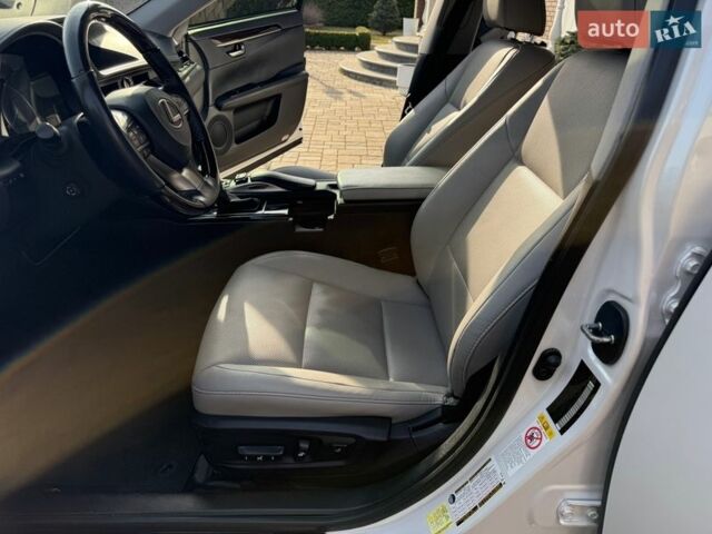 Белый Лексус ЕС, объемом двигателя 3.5 л и пробегом 175 тыс. км за 23400 $, фото 44 на Automoto.ua