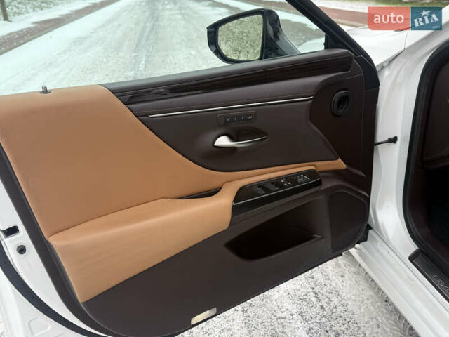 Белый Лексус ЕС, объемом двигателя 2.5 л и пробегом 54 тыс. км за 35000 $, фото 10 на Automoto.ua