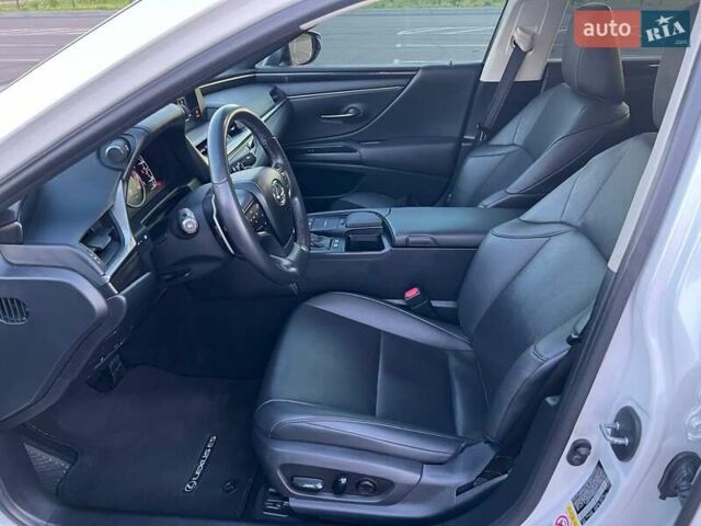 Белый Лексус ЕС, объемом двигателя 2.49 л и пробегом 57 тыс. км за 32500 $, фото 2 на Automoto.ua