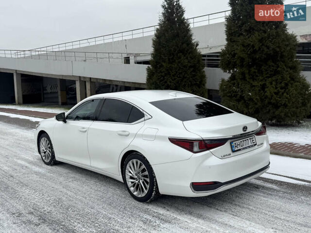 Белый Лексус ЕС, объемом двигателя 2.5 л и пробегом 54 тыс. км за 35000 $, фото 3 на Automoto.ua