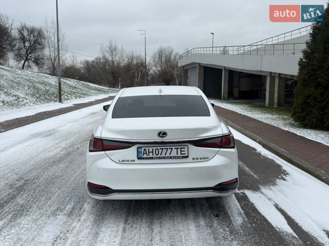Белый Лексус ЕС, объемом двигателя 2.5 л и пробегом 54 тыс. км за 35000 $, фото 4 на Automoto.ua