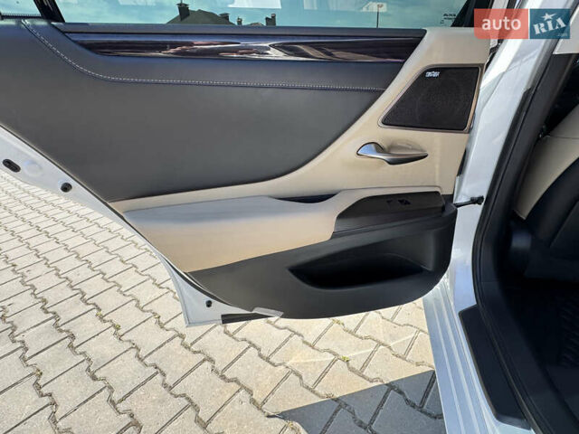 Белый Лексус ЕС, объемом двигателя 2.49 л и пробегом 73 тыс. км за 40500 $, фото 31 на Automoto.ua