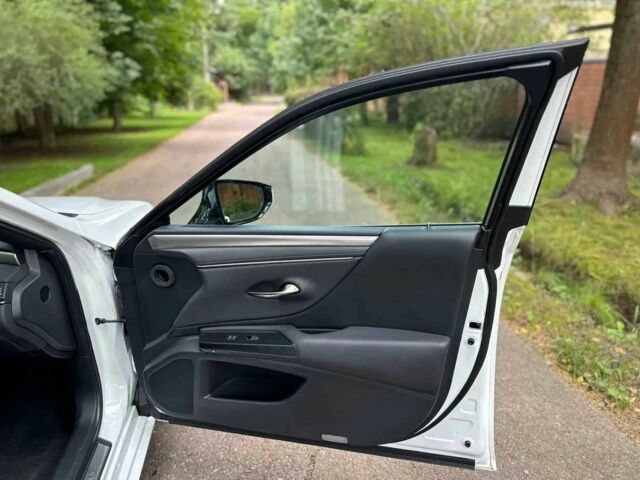 Белый Лексус ЕС, объемом двигателя 3.5 л и пробегом 59 тыс. км за 19700 $, фото 10 на Automoto.ua