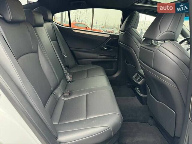 Белый Лексус ЕС, объемом двигателя 2.49 л и пробегом 84 тыс. км за 44990 $, фото 9 на Automoto.ua