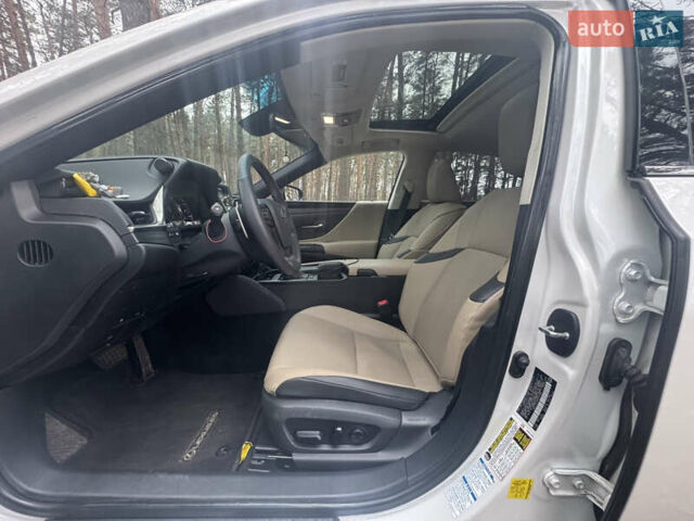 Білий Лексус ЕС, об'ємом двигуна 2.49 л та пробігом 82 тис. км за 33500 $, фото 13 на Automoto.ua