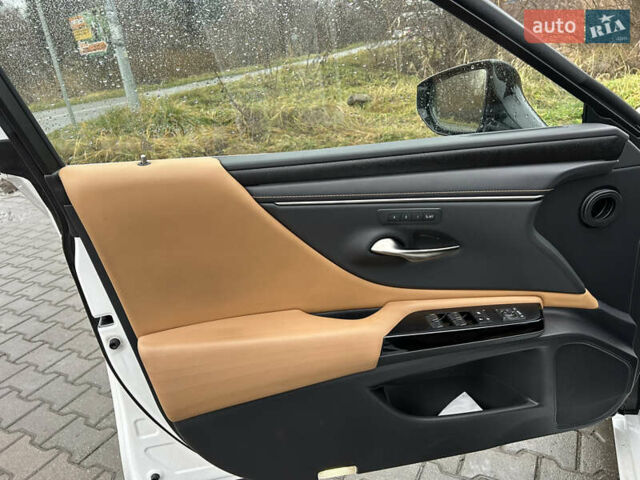 Белый Лексус ЕС, объемом двигателя 2.49 л и пробегом 51 тыс. км за 41900 $, фото 23 на Automoto.ua