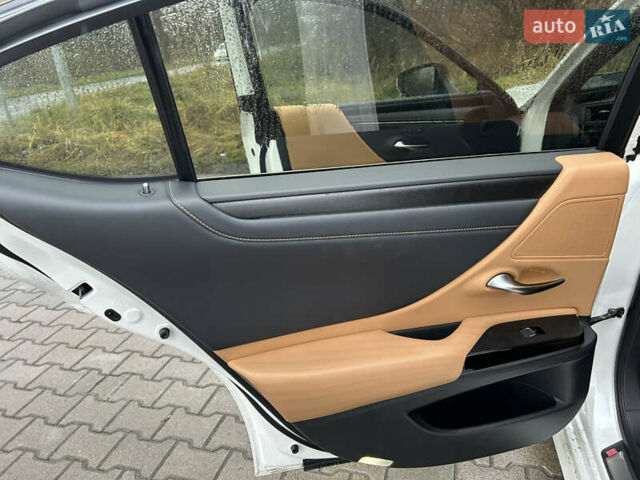 Белый Лексус ЕС, объемом двигателя 2.49 л и пробегом 51 тыс. км за 41900 $, фото 27 на Automoto.ua