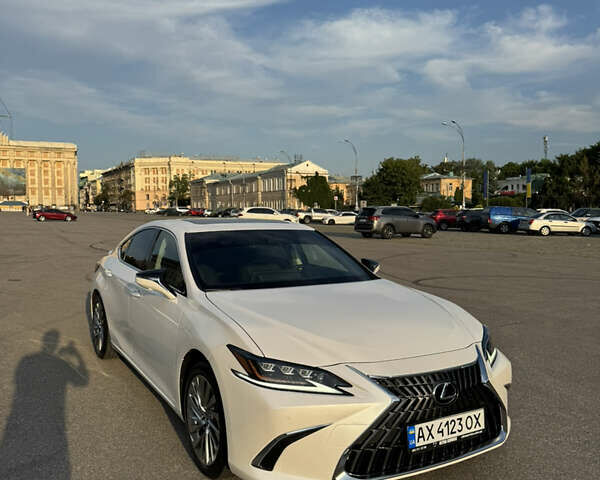 Белый Лексус ЕС, объемом двигателя 2.49 л и пробегом 40 тыс. км за 46900 $, фото 1 на Automoto.ua