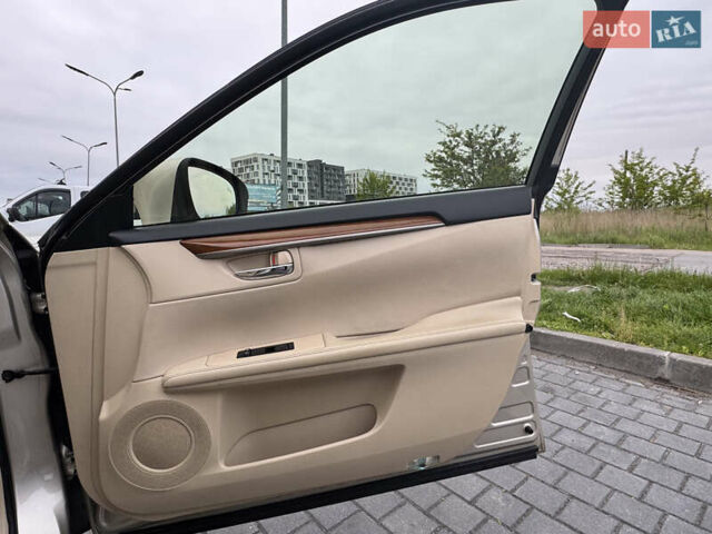 Бежевий Лексус ЕС, об'ємом двигуна 2.49 л та пробігом 256 тис. км за 15000 $, фото 12 на Automoto.ua