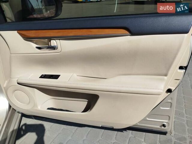 Лексус ЕС 2015 в Киеве на Automoto.ua Бежевый Лексус ЕС, объемом двигателя 2.5 л и пробегом 92 тыс. км за 22900 $, фото 13 на Automoto.ua