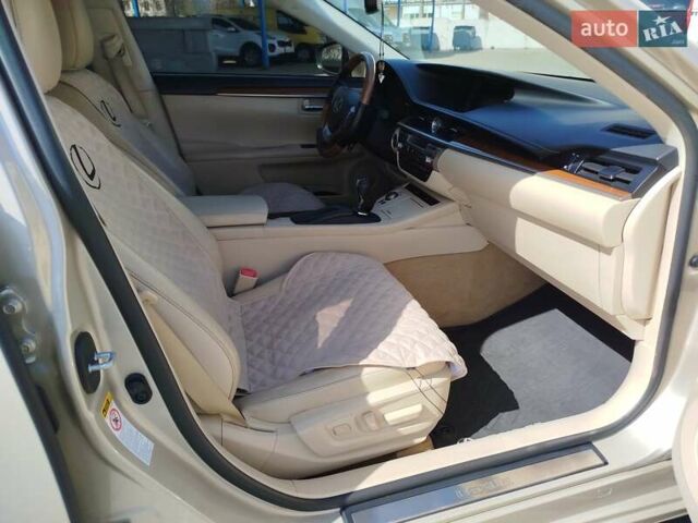 Лексус ЕС 2015 в Киеве на Automoto.ua Бежевый Лексус ЕС, объемом двигателя 2.5 л и пробегом 92 тыс. км за 22900 $, фото 11 на Automoto.ua