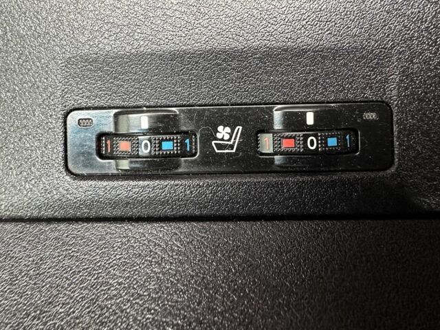 Черный Лексус ЕС, объемом двигателя 3.5 л и пробегом 260 тыс. км за 8200 $, фото 15 на Automoto.ua