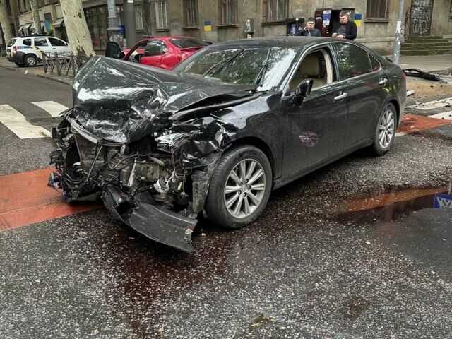 Черный Лексус ЕС, объемом двигателя 0 л и пробегом 180 тыс. км за 4000 $, фото 1 на Automoto.ua