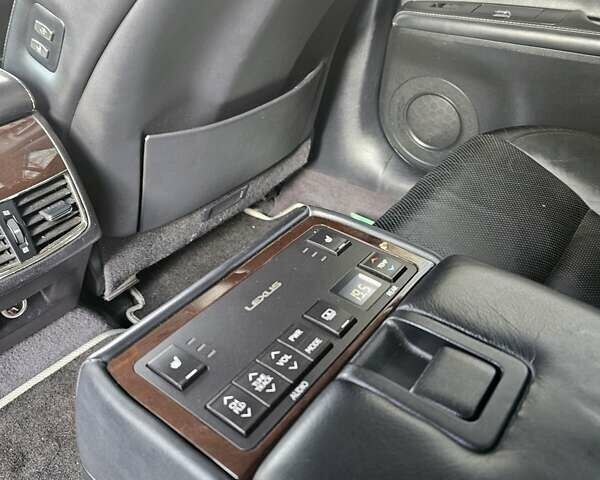 Чорний Лексус ЕС, об'ємом двигуна 3.5 л та пробігом 286 тис. км за 17500 $, фото 16 на Automoto.ua