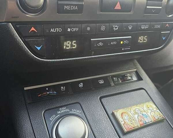 Чорний Лексус ЕС, об'ємом двигуна 3.5 л та пробігом 286 тис. км за 17500 $, фото 21 на Automoto.ua