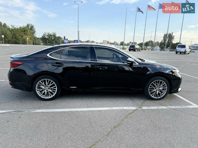 Черный Лексус ЕС, объемом двигателя 2.5 л и пробегом 303 тыс. км за 15900 $, фото 5 на Automoto.ua