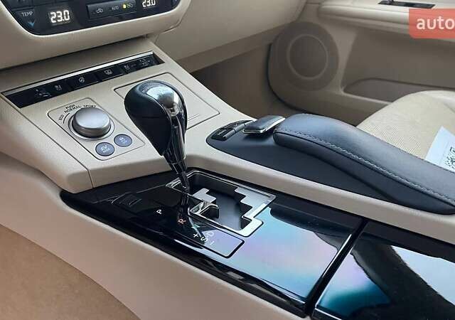 Лексус ЕС 2013 в Киеве на Automoto.ua Черный Лексус ЕС, объемом двигателя 2.49 л и пробегом 283 тыс. км за 17990 $, фото 20 на Automoto.ua