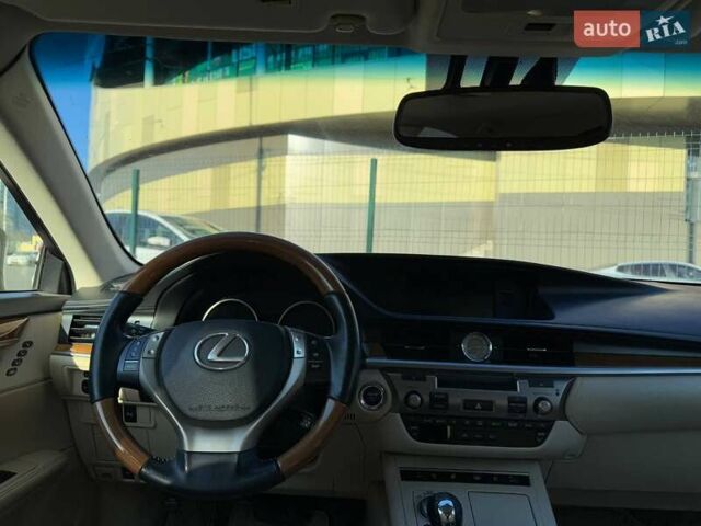 Чорний Лексус ЕС, об'ємом двигуна 2.49 л та пробігом 283 тис. км за 16490 $, фото 13 на Automoto.ua