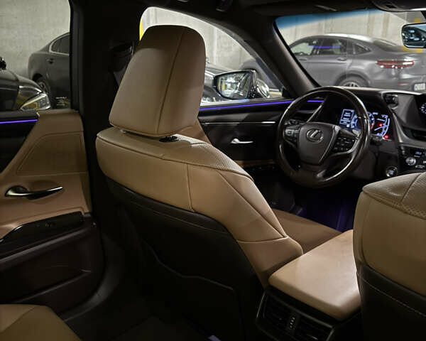 Лексус ЕС 2020 у Києві на Automoto.ua Чорний Лексус ЕС, об'ємом двигуна 2.5 л та пробігом 105 тис. км за 31000 $, фото 7 на Automoto.ua