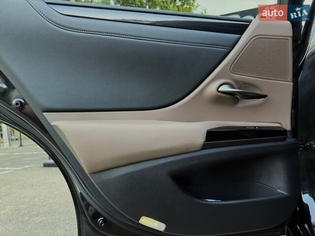 Лексус ЕС 2023 в Киеве на Automoto.ua Черный Лексус ЕС, объемом двигателя 2.49 л и пробегом 9 тыс. км за 50999 $, фото 27 на Automoto.ua