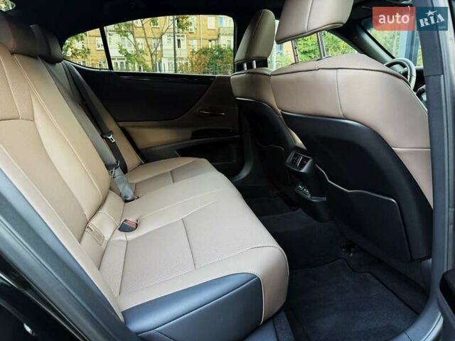 Лексус ЕС 2023 в Киеве на Automoto.ua Черный Лексус ЕС, объемом двигателя 2.49 л и пробегом 9 тыс. км за 50999 $, фото 30 на Automoto.ua
