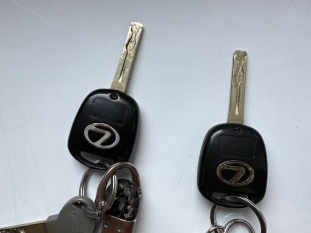 Черный Лексус ЕС, объемом двигателя 4.7 л и пробегом 250 тыс. км за 15600 $, фото 4 на Automoto.ua