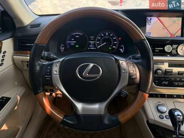 Красный Лексус ЕС, объемом двигателя 2.49 л и пробегом 300 тыс. км за 14490 $, фото 19 на Automoto.ua