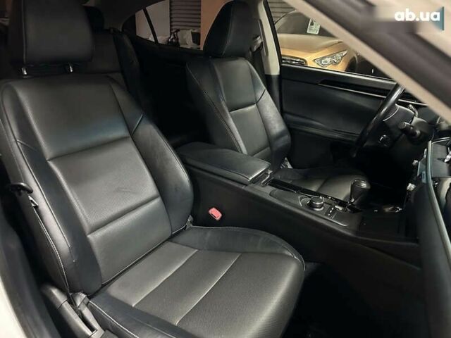 Лексус ЕС, объемом двигателя 0 л и пробегом 150 тыс. км за 19000 $, фото 11 на Automoto.ua
