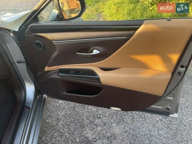 Лексус ЕС, объемом двигателя 2.49 л и пробегом 65 тыс. км за 35900 $, фото 2 на Automoto.ua