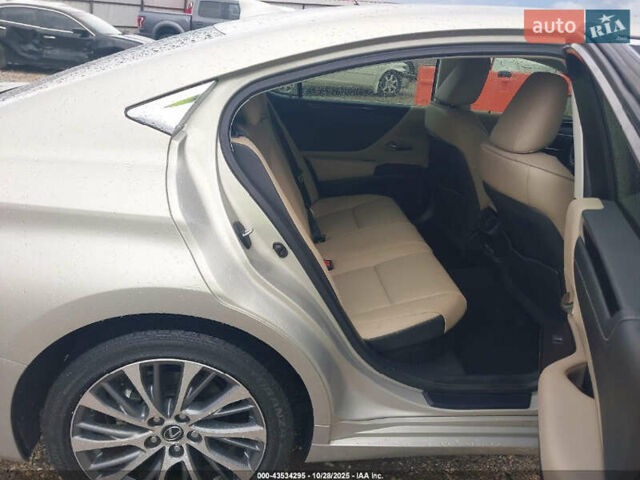 Лексус ЕС, объемом двигателя 2.5 л и пробегом 34 тыс. км за 10000 $, фото 7 на Automoto.ua