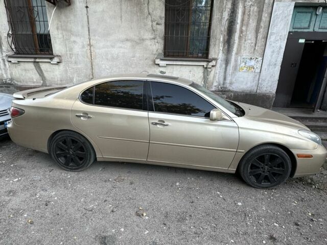 Желтый Лексус ЕС, объемом двигателя 3 л и пробегом 301 тыс. км за 3500 $, фото 3 на Automoto.ua