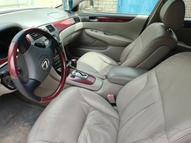 Серый Лексус ЕС, объемом двигателя 0 л и пробегом 250 тыс. км за 3850 $, фото 5 на Automoto.ua