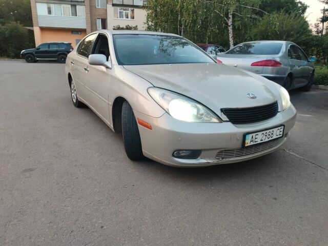 Серый Лексус ЕС, объемом двигателя 0 л и пробегом 250 тыс. км за 3850 $, фото 1 на Automoto.ua