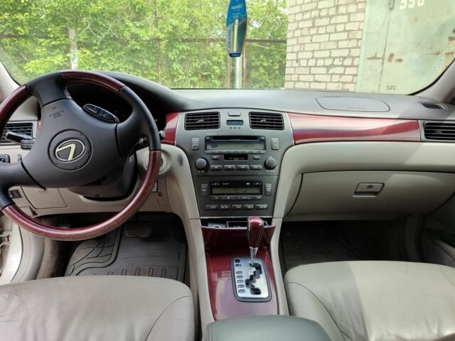 Серый Лексус ЕС, объемом двигателя 0 л и пробегом 250 тыс. км за 3850 $, фото 4 на Automoto.ua