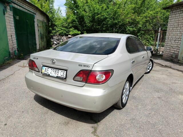 Серый Лексус ЕС, объемом двигателя 0 л и пробегом 250 тыс. км за 3850 $, фото 3 на Automoto.ua