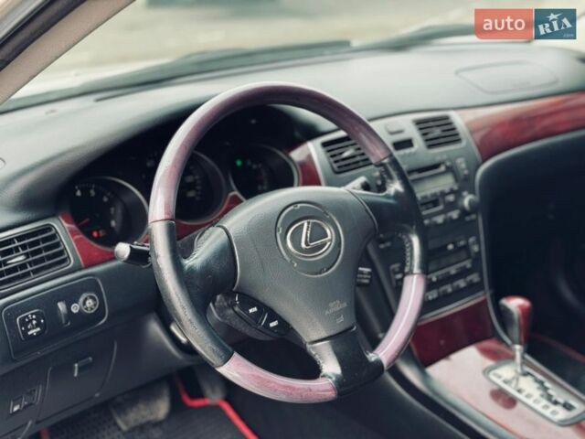 Серый Лексус ЕС, объемом двигателя 3 л и пробегом 197 тыс. км за 4600 $, фото 4 на Automoto.ua