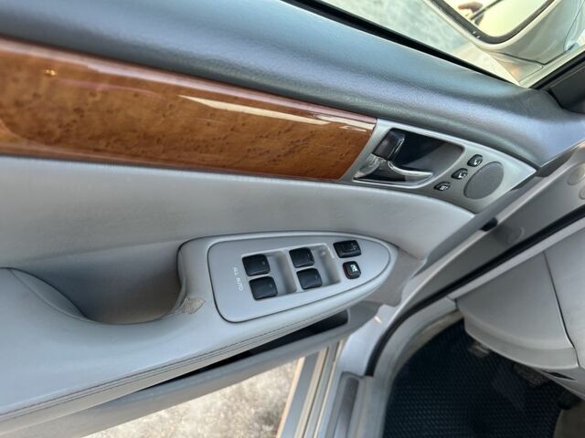 Серый Лексус ЕС, объемом двигателя 3.3 л и пробегом 220 тыс. км за 5000 $, фото 15 на Automoto.ua