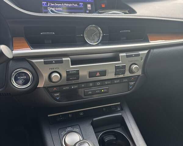 Сірий Лексус ЕС, об'ємом двигуна 2.49 л та пробігом 165 тис. км за 15500 $, фото 2 на Automoto.ua