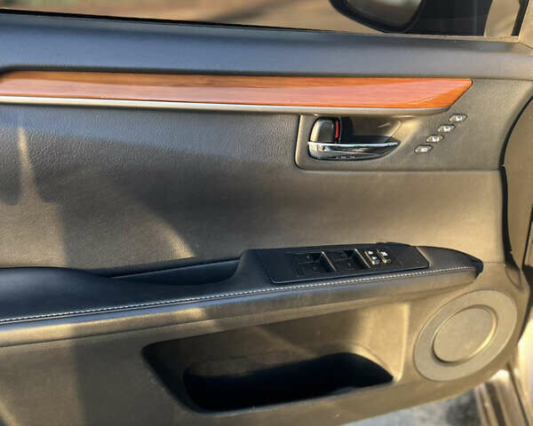 Серый Лексус ЕС, объемом двигателя 2.5 л и пробегом 256 тыс. км за 19000 $, фото 13 на Automoto.ua