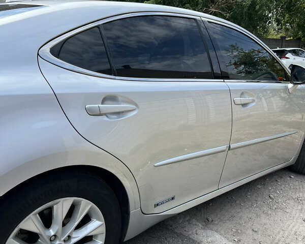 Сірий Лексус ЕС, об'ємом двигуна 2.49 л та пробігом 255 тис. км за 18600 $, фото 7 на Automoto.ua