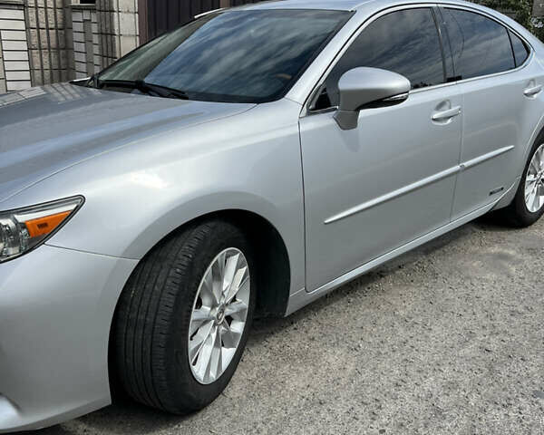 Серый Лексус ЕС, объемом двигателя 2.49 л и пробегом 255 тыс. км за 18700 $, фото 2 на Automoto.ua