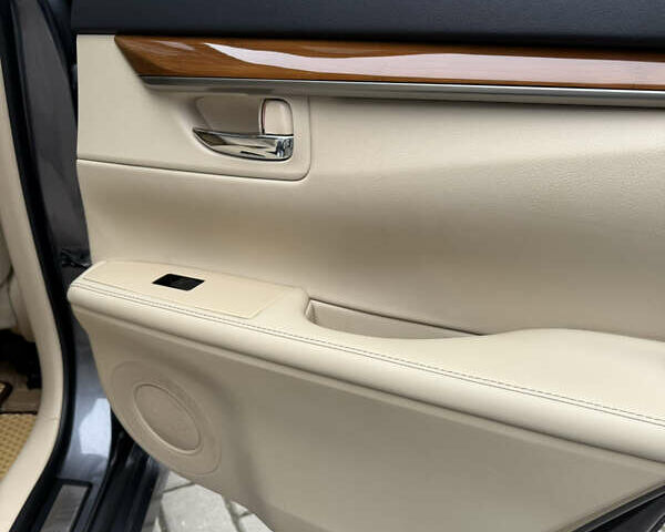 Сірий Лексус ЕС, об'ємом двигуна 2.49 л та пробігом 160 тис. км за 16700 $, фото 13 на Automoto.ua